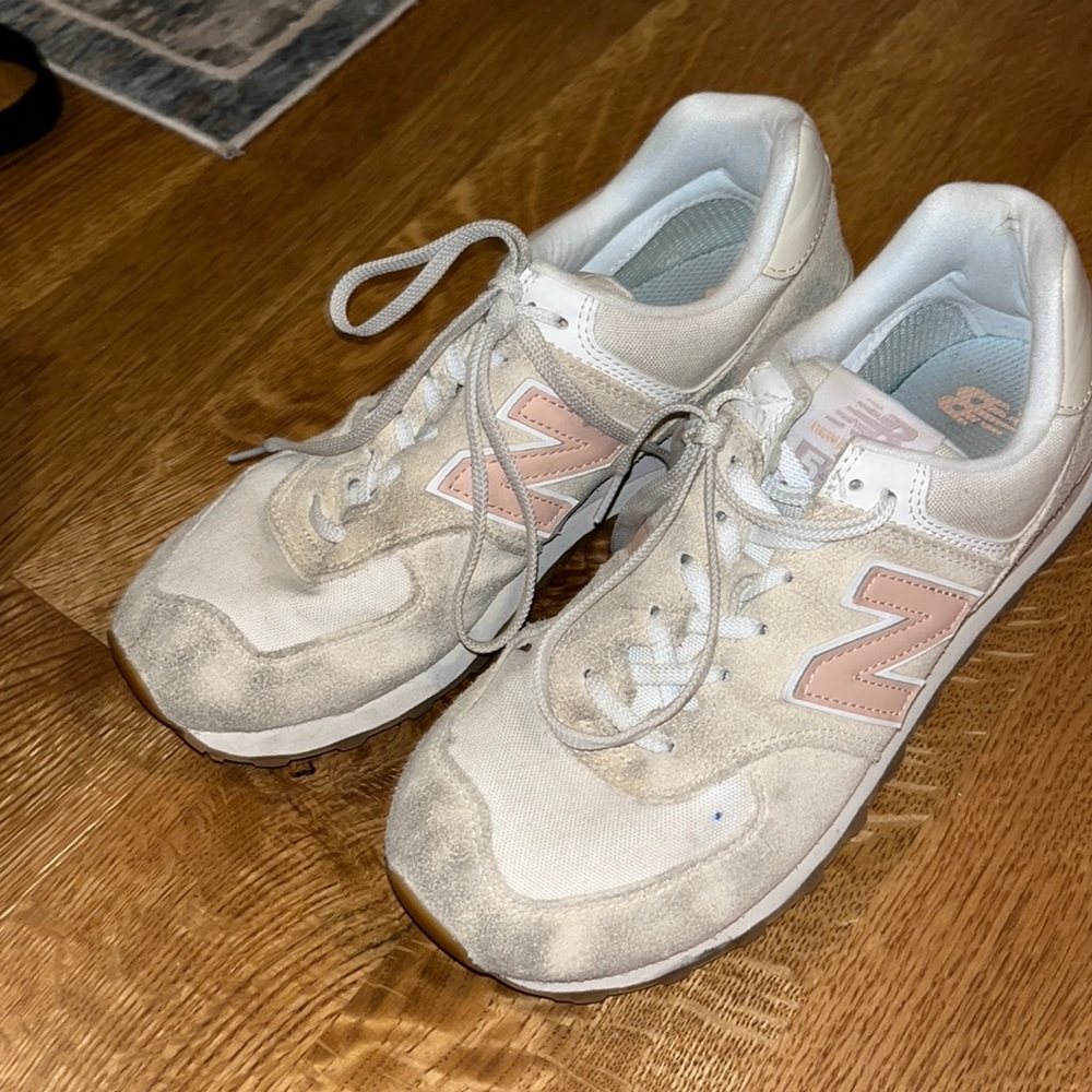 New balance tennis shoes